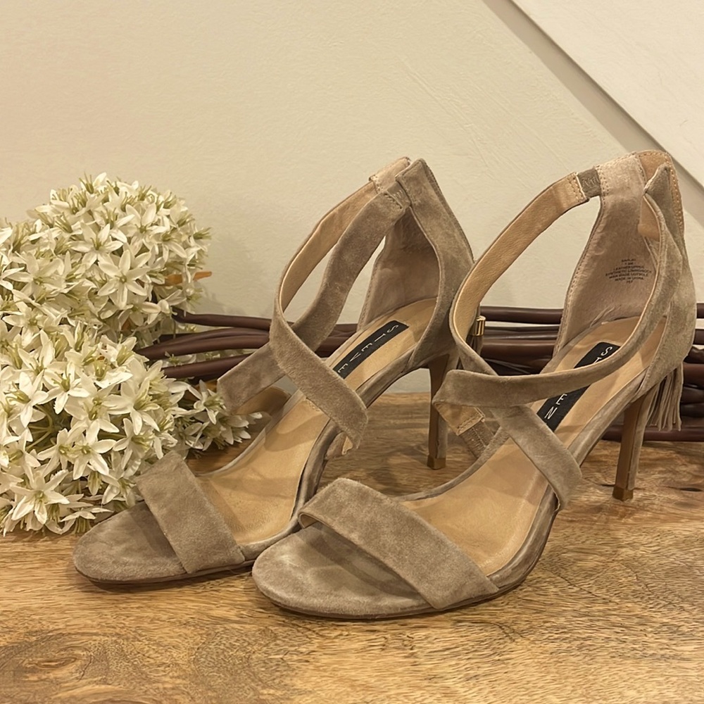 Elegant and smart suede heeled sandals by Steve Madden size 7.5
